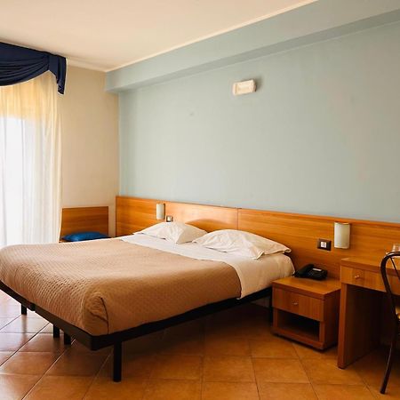 Hotel Lachea Aci Trezza Extérieur photo