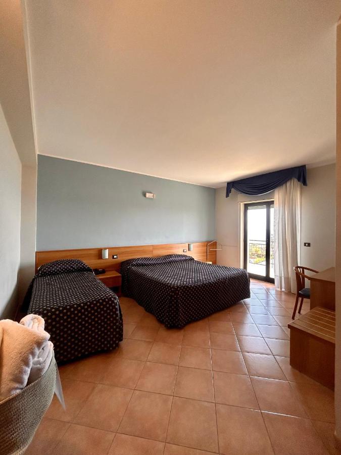 Hotel Lachea Aci Trezza Extérieur photo