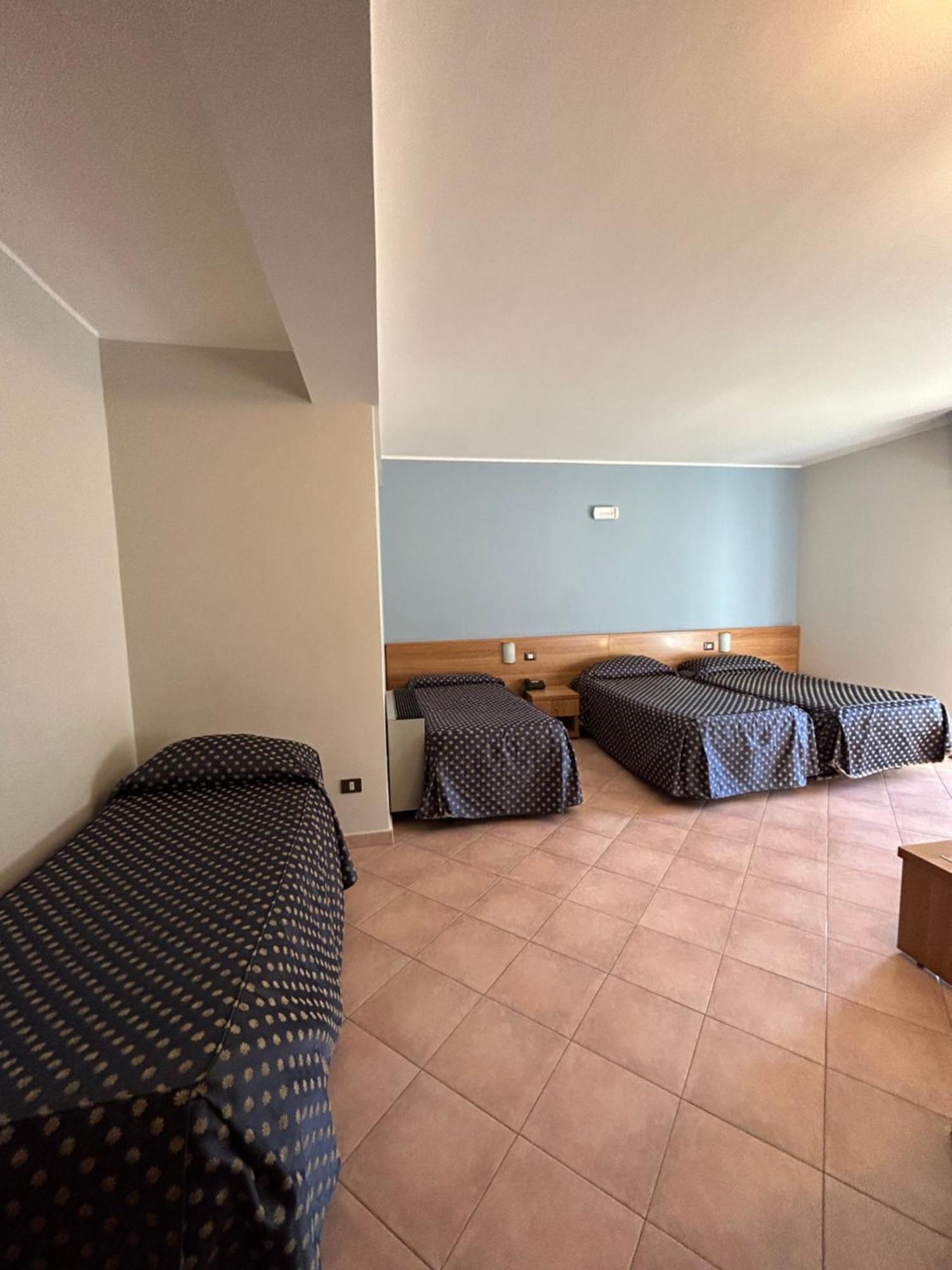 Hotel Lachea Aci Trezza Extérieur photo