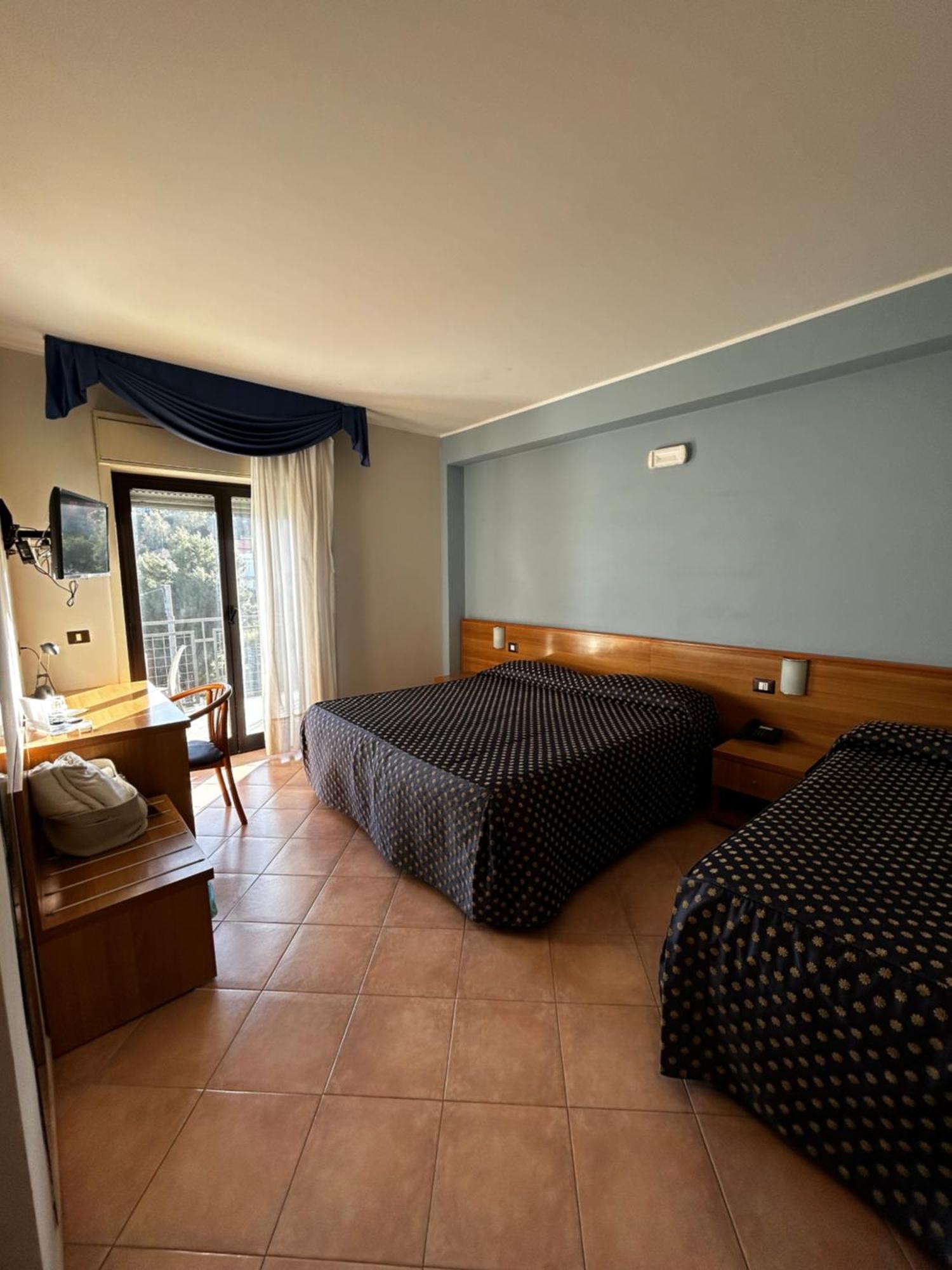 Hotel Lachea Aci Trezza Extérieur photo