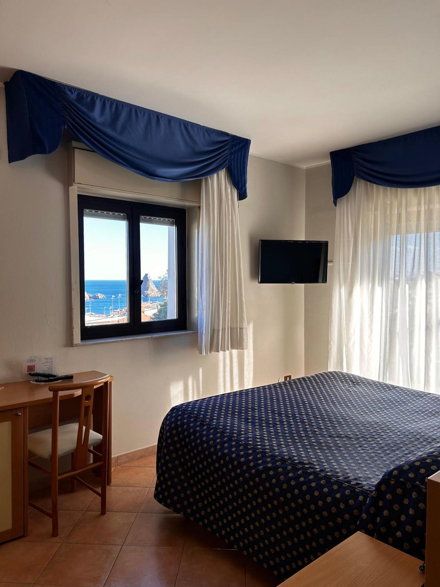 Hotel Lachea Aci Trezza Extérieur photo