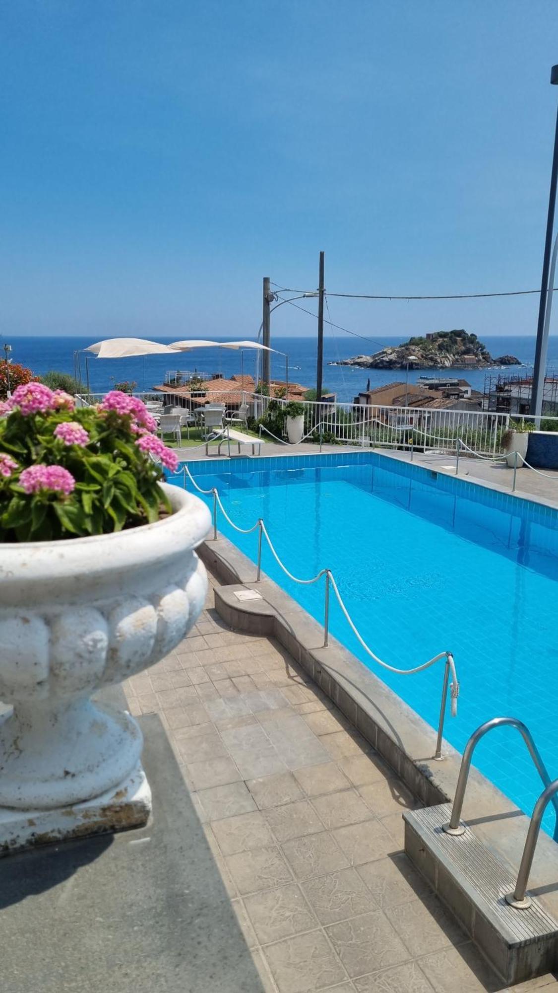 Hotel Lachea Aci Trezza Extérieur photo