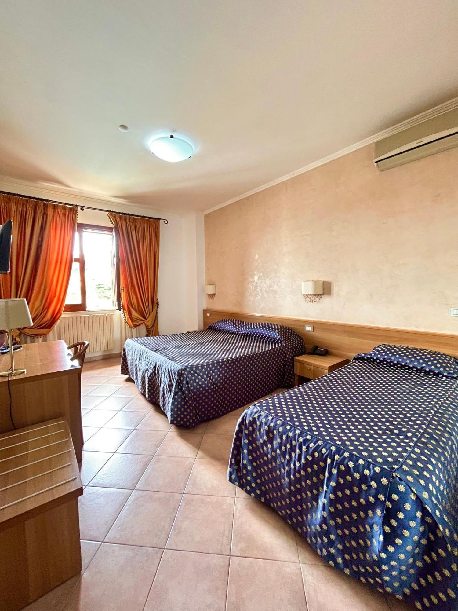 Hotel Lachea Aci Trezza Extérieur photo