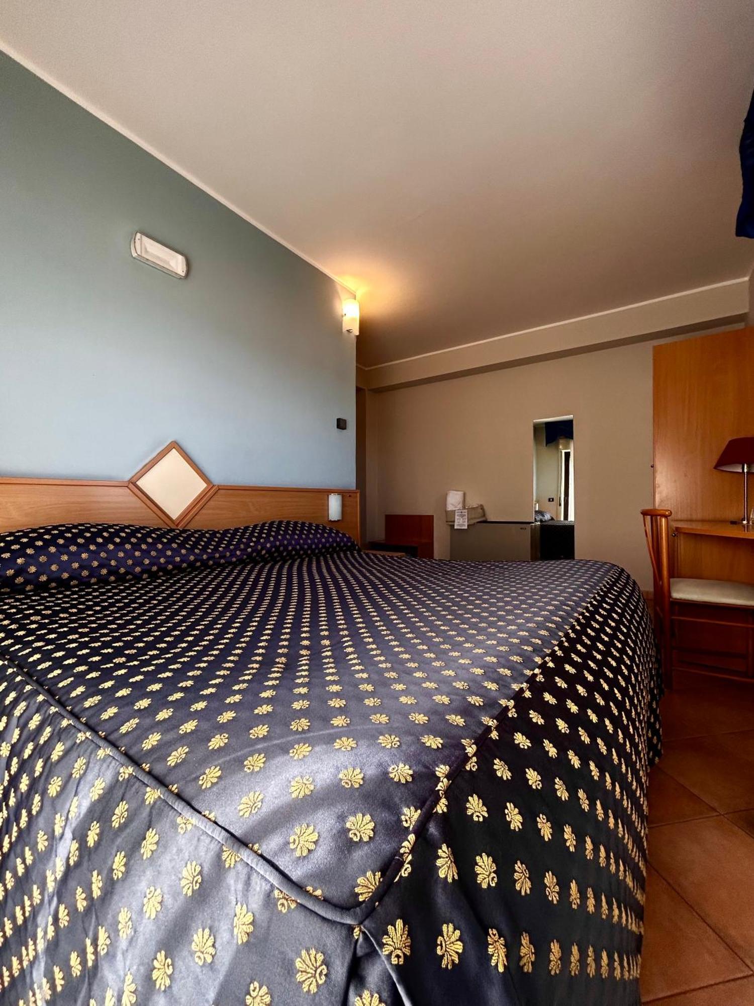 Hotel Lachea Aci Trezza Extérieur photo