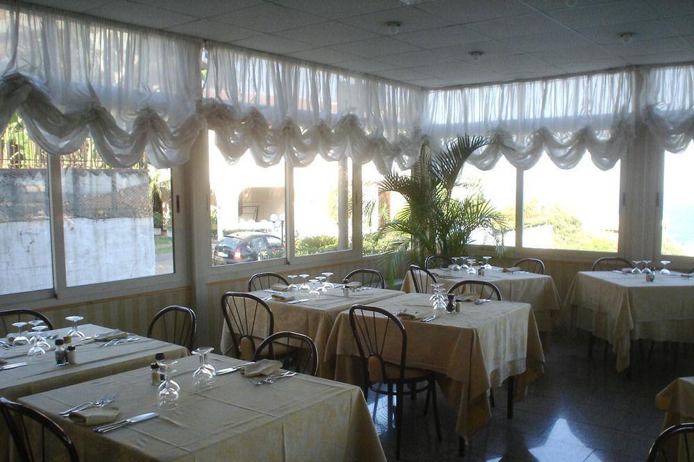 Hotel Lachea Aci Trezza Extérieur photo